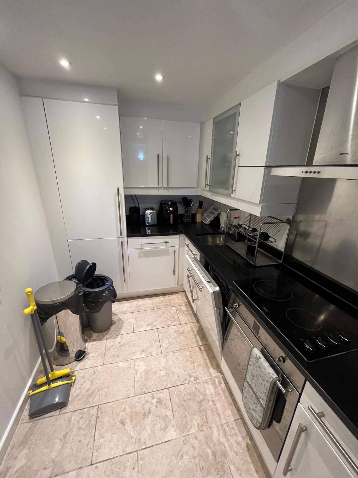 Roomzzz Near The Excel Exhibition Centre Royal Victoria O2 Arena Central 24 Hour Self Check-in * Londra