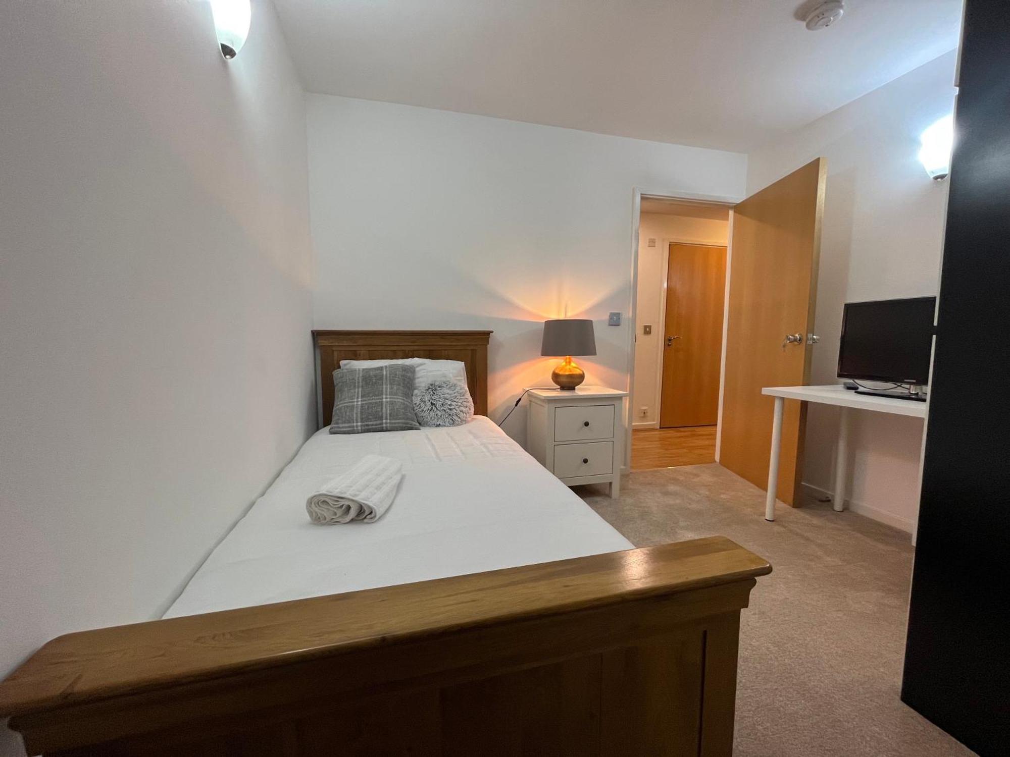 Roomzzz Near The Excel Exhibition Centre Royal Victoria O2 Arena Central 24 Hour Self Check-in * Londra