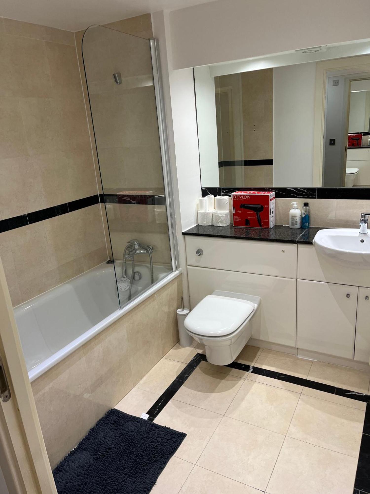 Affittacamere Roomzzz Near The Excel Exhibition Centre Royal Victoria O2 Arena Central 24 Hour Self Check-in *