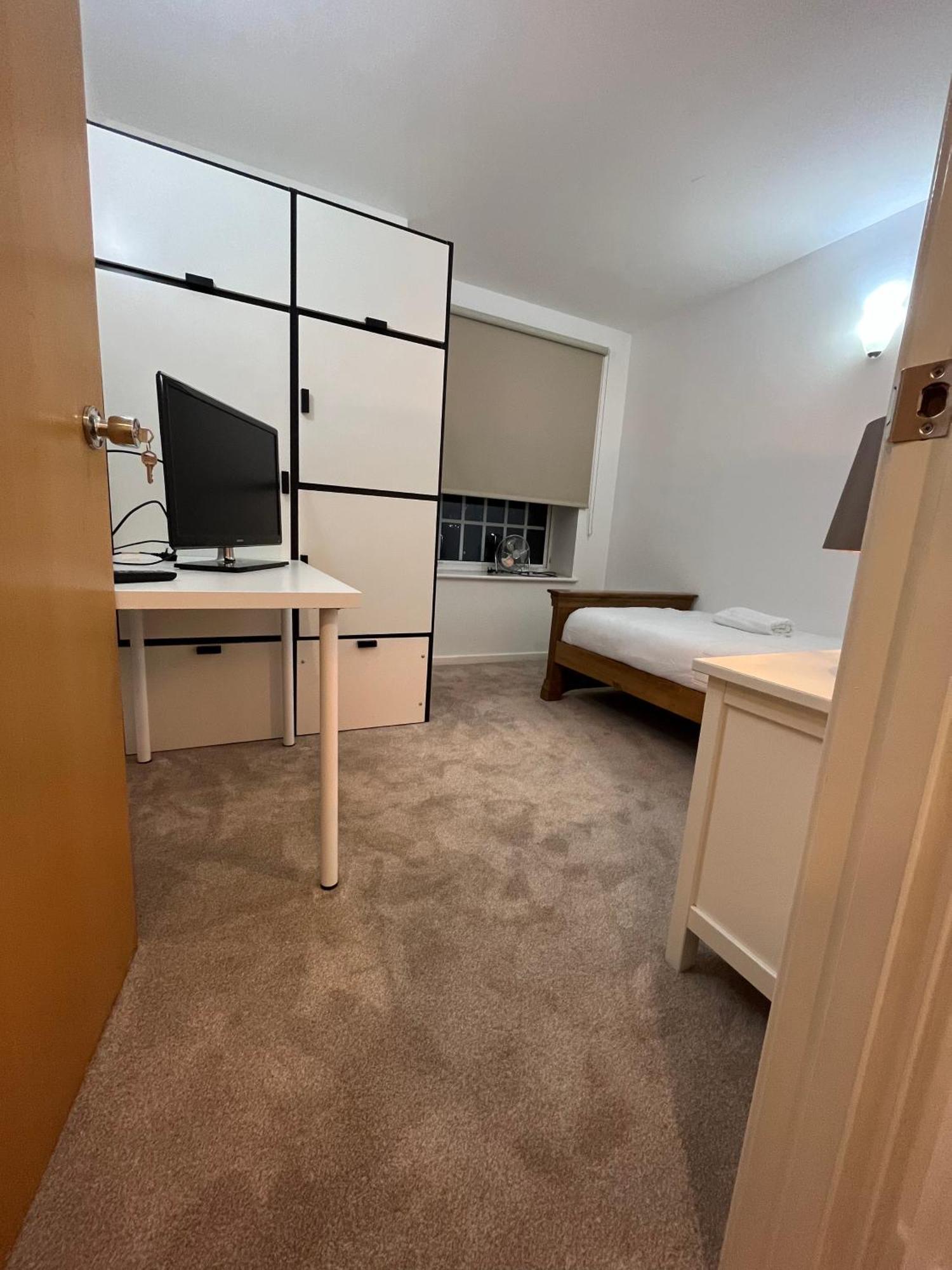 Affittacamere Roomzzz Near The Excel Exhibition Centre Royal Victoria O2 Arena Central 24 Hour Self Check-in