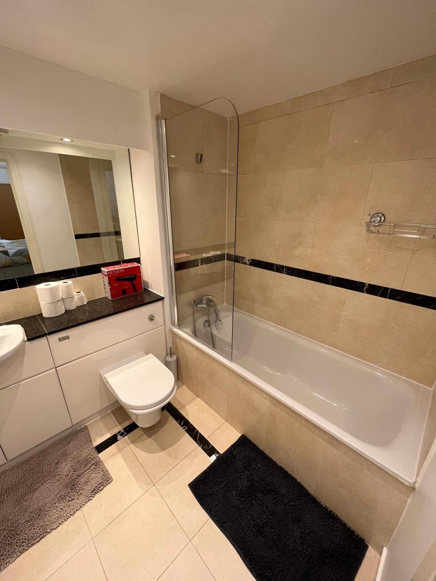 Roomzzz Near The Excel Exhibition Centre Royal Victoria O2 Arena Central 24 Hour Self Check-in Affittacamere Londra