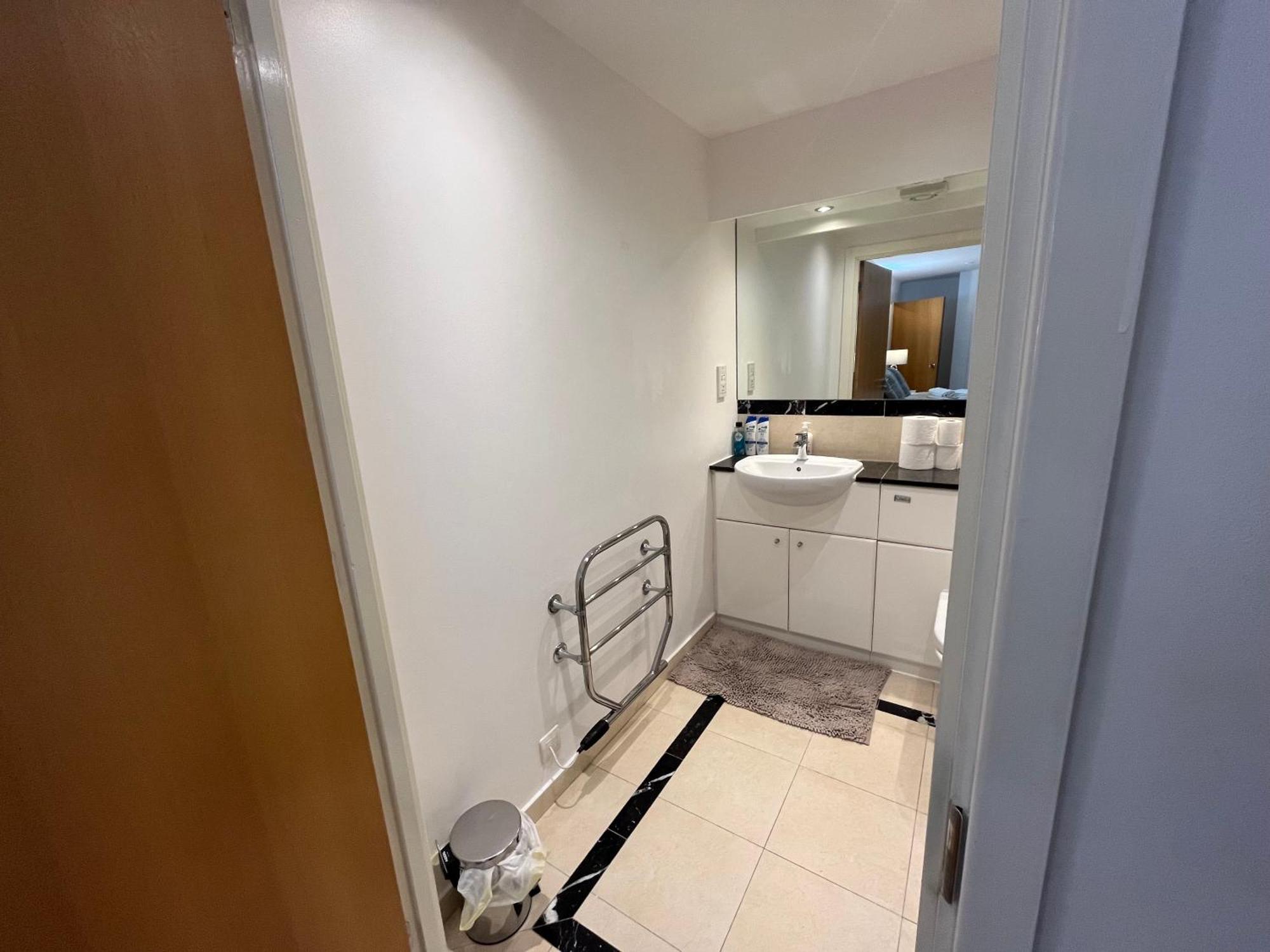 Roomzzz Near The Excel Exhibition Centre Royal Victoria O2 Arena Central 24 Hour Self Check-in Affittacamere *